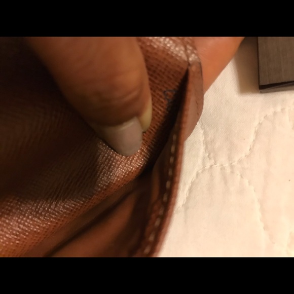 Authentic Louis Vuitton checkbook cover - Picture 5 of 9